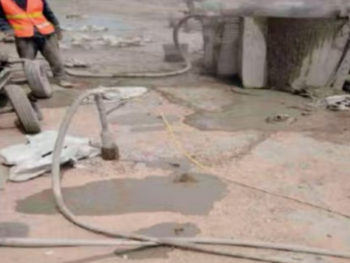 虹口水泥混凝土路面板底注浆技术 路面脱空注浆整治方案