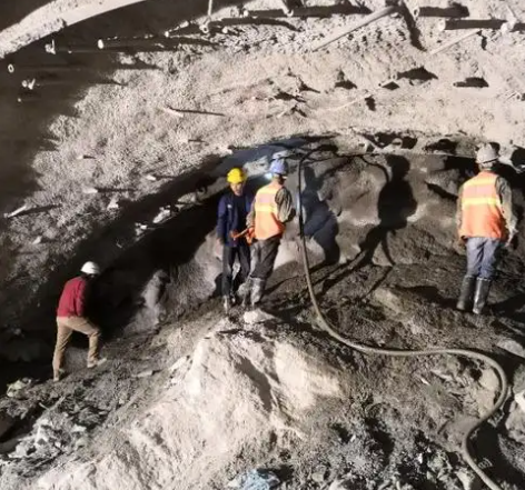 虹口拱顶带模注浆料的施工流程及注意事项